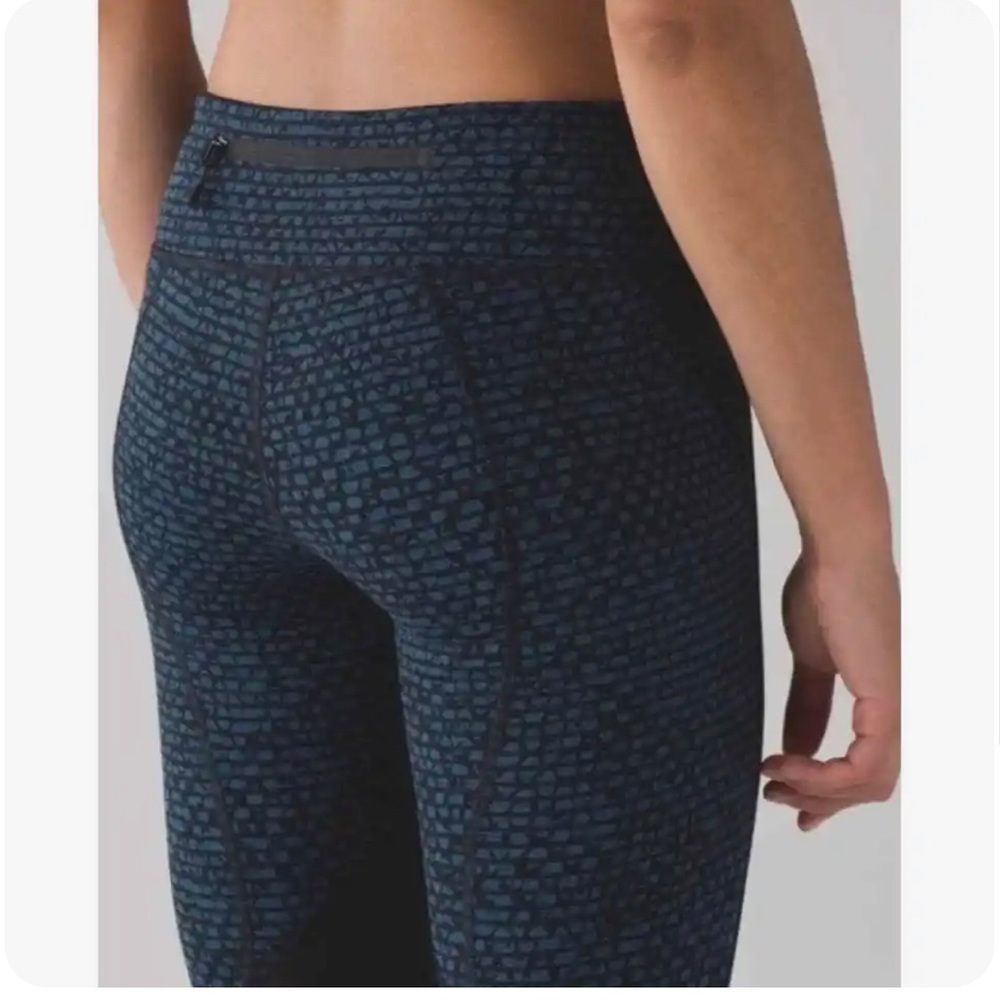 Lululemon Women's Shatter Weave
Mesh Pace Rival Crop Leggings Size 2 - Picture 3 of 12